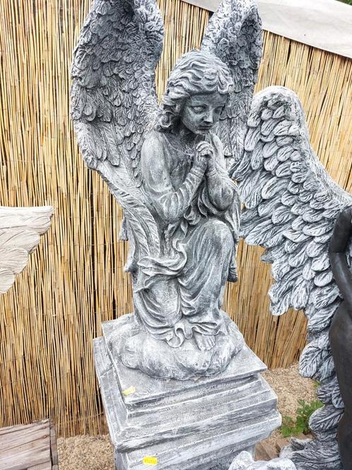 Engel Gabriël op zuil, 165cm hoog, Tuin en Terras, Tuinbeelden, Nieuw, Engelenbeeld, Beton, Ophalen of Verzenden