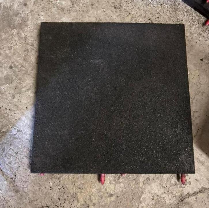 Rubberen tegels 50x50x4,5 speeltoestelstal dak ruim 20m2, Tuin en Terras, Tegels en Klinkers, Gebruikt, Rubber, 10 m² of meer