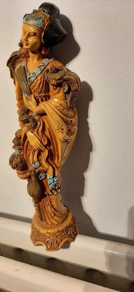 Statue orientale d'une dame, Collections, Statues & Figurines, Comme neuf, Enlèvement ou Envoi