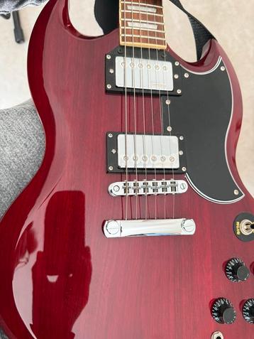Cherry Red elektrische gitaar als nieuw! beschikbaar voor biedingen
