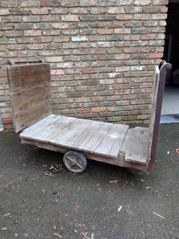 Très joli chariot type industriel  beschikbaar voor biedingen