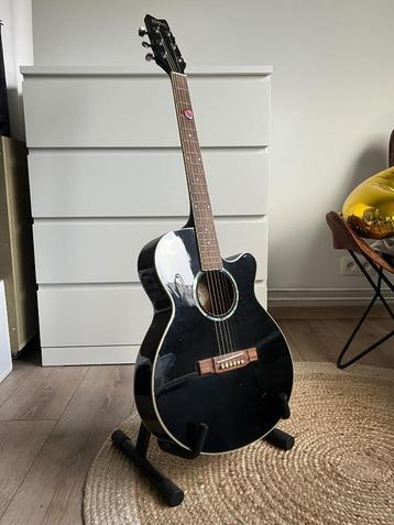 Washburn elektrisch-akoestische gitaar + accesoires beschikbaar voor biedingen