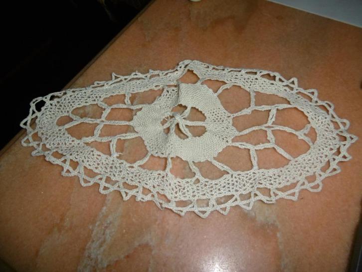 antiek mooi kantwerk ecru ovaal, onderlegger, Antiek en Kunst, Antiek | Tapijten, Tafelkleden en Textiel, Ophalen of Verzenden