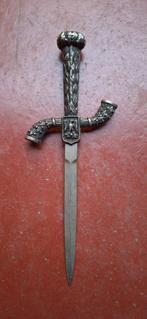 Ouvre lettre, Enlèvement