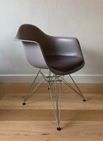 6 DAR Eames Vitra design stoelen Mauve Grey, Huis en Inrichting, Ophalen of Verzenden, Zo goed als nieuw
