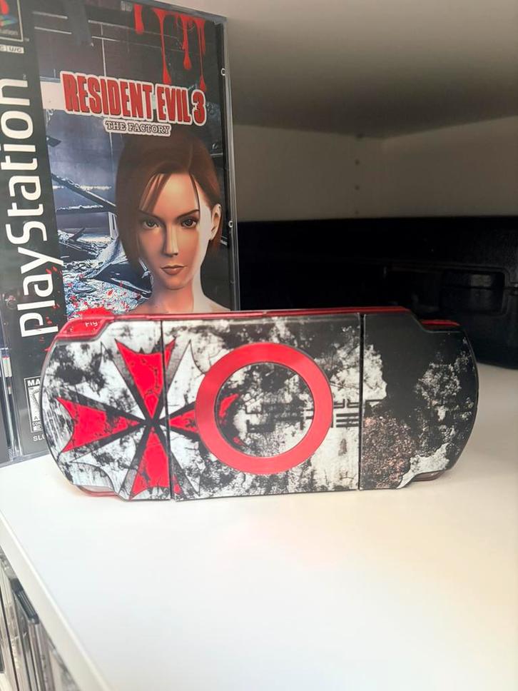 SONY PLAYSTATION PORTABLE (PSP) RE SPECIAL EDITION, Games en Spelcomputers, Spelcomputers | Overige, Zo goed als nieuw, Ophalen of Verzenden