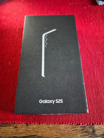 NIEUWE samsung s25 vaste prijs volledig nieuw ongebruikt !!! beschikbaar voor biedingen