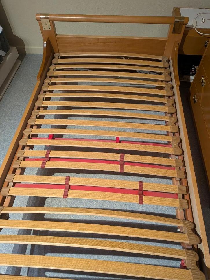 1 persoonsbed met lattenbodem en gratis matras, Huis en Inrichting, Slaapkamer | Bedden, Gebruikt, Eenpersoons, 80 cm, 200 cm