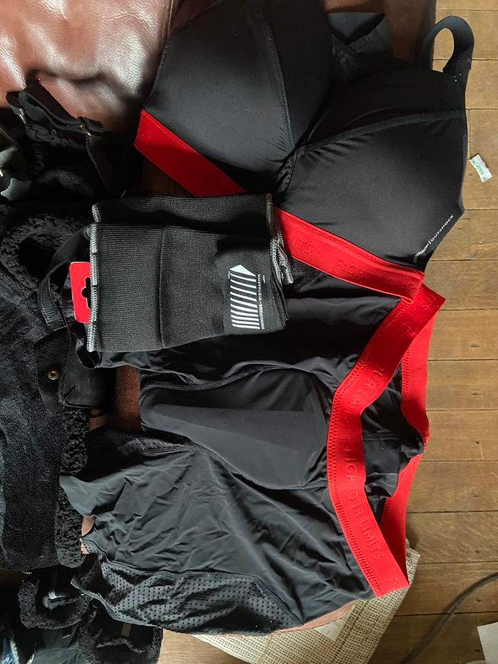 Protections pour Krav Maga FEMME! Taille L, Vêtements | Femmes, Vêtements de sport, Comme neuf, Enlèvement