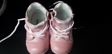 Kinderschoenen maat 19 beschikbaar voor biedingen