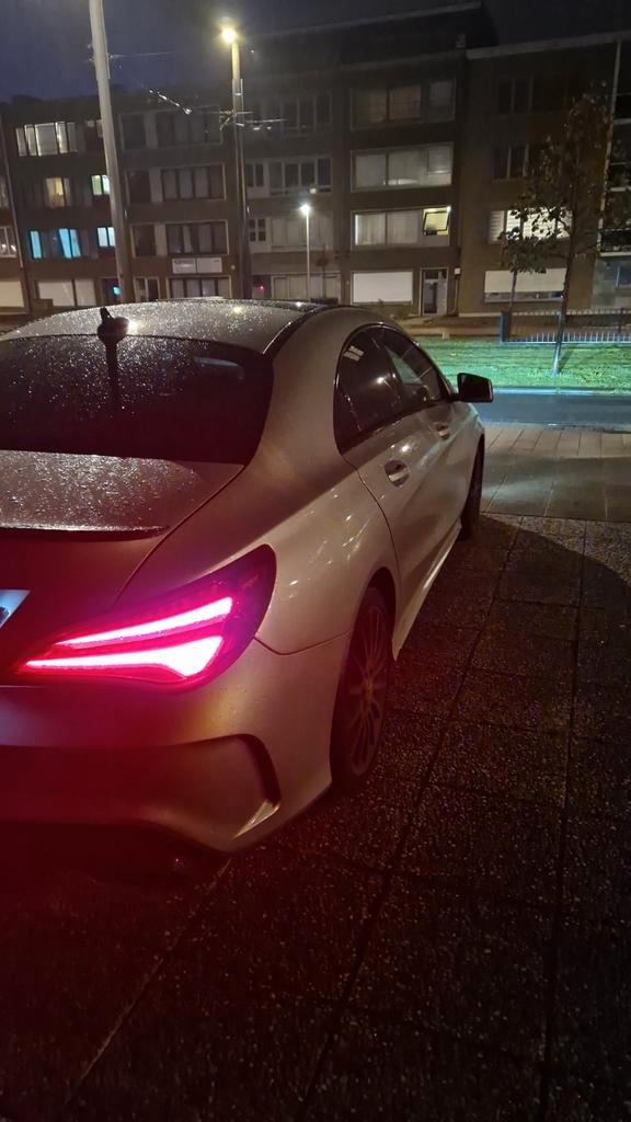 MERCEDES CLA 200d AMG 2018, Auto's, Mercedes-Benz, Particulier, CLA, Diesel, Euro 6, 5 deurs, Automaat, Zilver of Grijs, Zwart