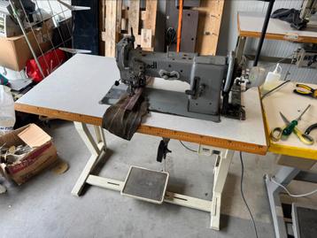 Industriele naaimachine adler 98 zigzag voor zwaar materiaal beschikbaar voor biedingen