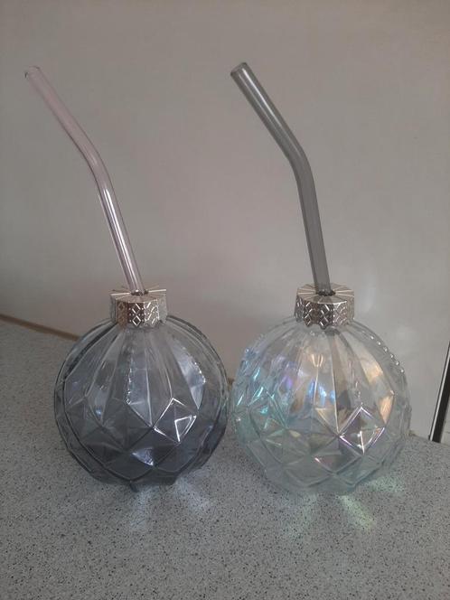 Set 2 glazen drinkbollen met rietjes, Huis en Inrichting, Keuken | Keukenbenodigdheden, Zo goed als nieuw, Ophalen of Verzenden