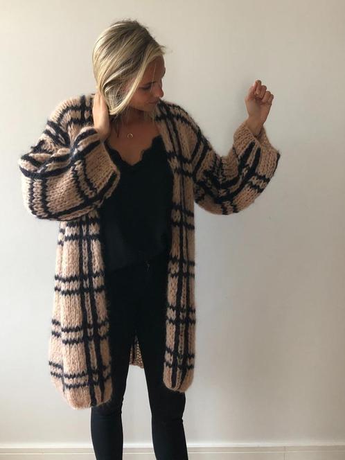 Handgebreide Bernadette vest/trui  (volwassen en kinderen), Kleding | Dames, Truien en Vesten, Nieuw, Ophalen of Verzenden