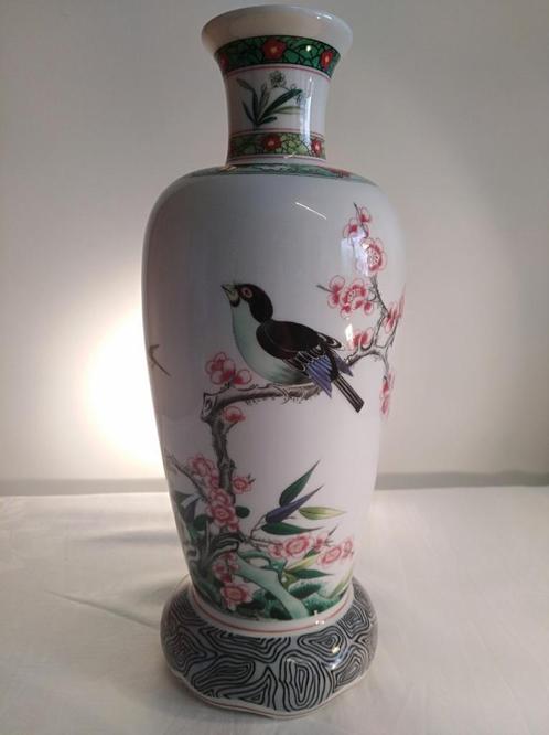 Chinese vaas The Ch'ing Dynasty. Ca. 1980., Antiquités & Art, Antiquités | Vases, Enlèvement ou Envoi