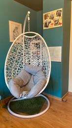 mooie hangstoel kleur:wit hoogte:1m90, Tuin en Terras, Tuinstoelen, Ophalen, Zo goed als nieuw