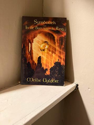Symboliek van In de Ban van de Ring Mellie Uyldert, Enlèvement ou Envoi, Comme neuf, Livre, Poster ou Affiche