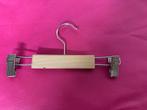 Broekenhanger - hout met metalen pitsers - 67 stuks, Kleding | Dames, Kledinghangers, Ophalen, Zo goed als nieuw, Hout, Kinderen