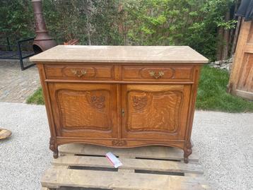 Antieke kast / dressoir met marmeren blad beschikbaar voor biedingen