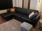 Zwarte zetel met longchair, Huis en Inrichting, Zetels | Complete zithoeken, Ophalen, Zo goed als nieuw