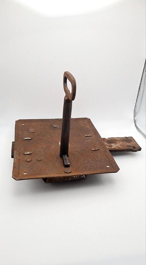 Serrure ancienne du 18ème siècle avec clé trèfle, Antiquités & Art, Antiquités | Outils & Instruments, Enlèvement ou Envoi