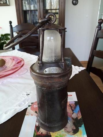 Authentieke mijnwerkerslamp beschikbaar voor biedingen