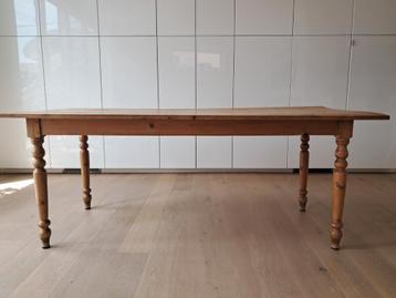 Landelijke tafel beschikbaar voor biedingen