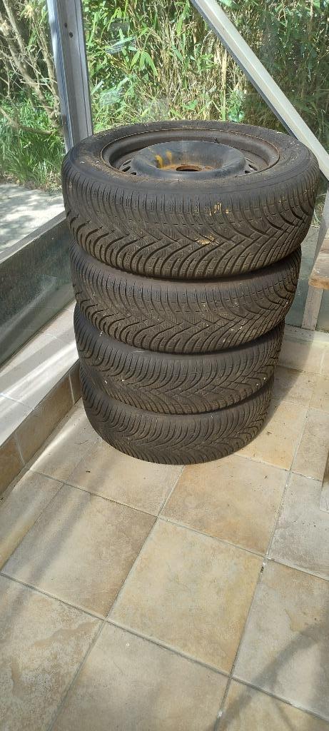 Winterbanden Kleber Krisalp HP3 op Stalen Velgen 205/60 R16, Auto-onderdelen, Banden en Velgen, Velg(en), Winterbanden, 16 inch
