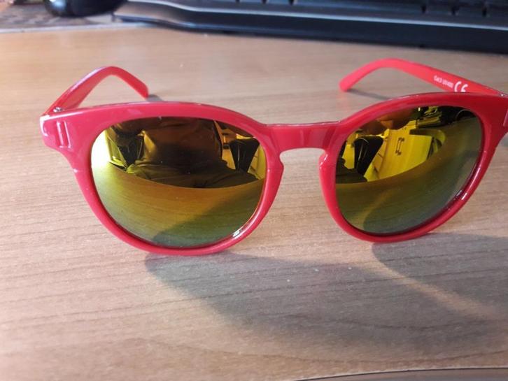 Zonnebril coca cola, Handtassen en Accessoires, Zonnebrillen en Brillen | Heren, Zo goed als nieuw, Zonnebril, Overige merken