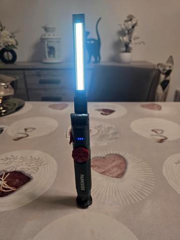 LAMPE DE POCHE LED RECHEARGEABLE USB C beschikbaar voor biedingen