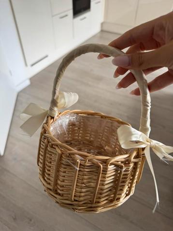 Rieten mandjes voor bloemenmeisjes - 5 stuks beschikbaar voor biedingen