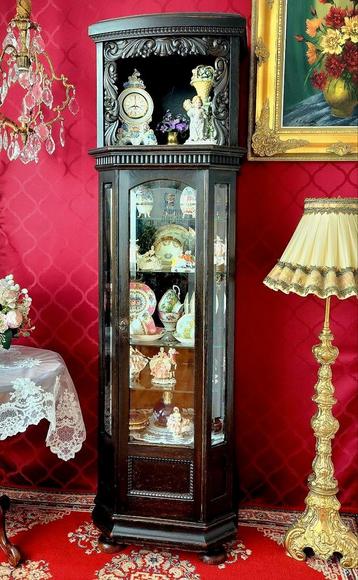 Vitrinekast eiken  beschikbaar voor biedingen