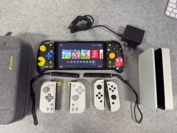 Nintendo Switch OLED with Case and Extra Controllers beschikbaar voor biedingen