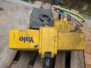 Takel 2000kg op perslucht  beschikbaar voor biedingen