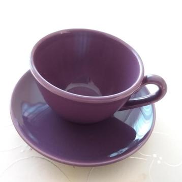 8 tasses à thé avec soucoupes 