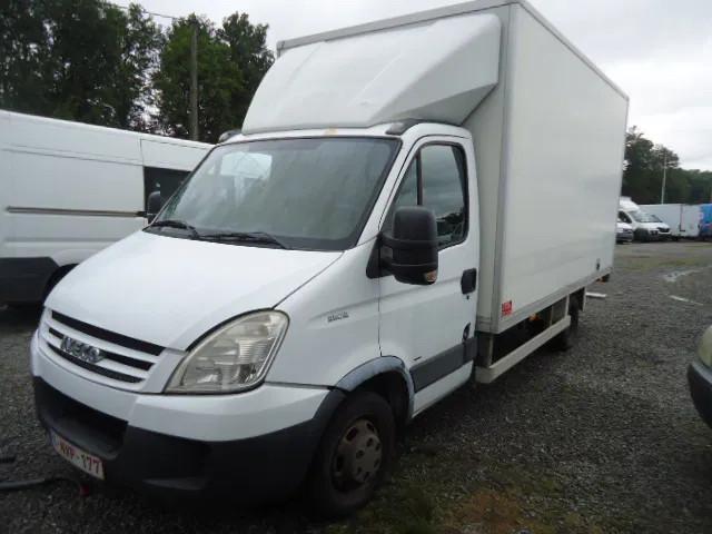 Iveco Daily 120 pk ,alubak ,4 mtr x 2.2 mtr ,140 dkm, rijd p, Auto's, Bestelwagens en Lichte vracht, Bedrijf, Te koop, ABS, Radio