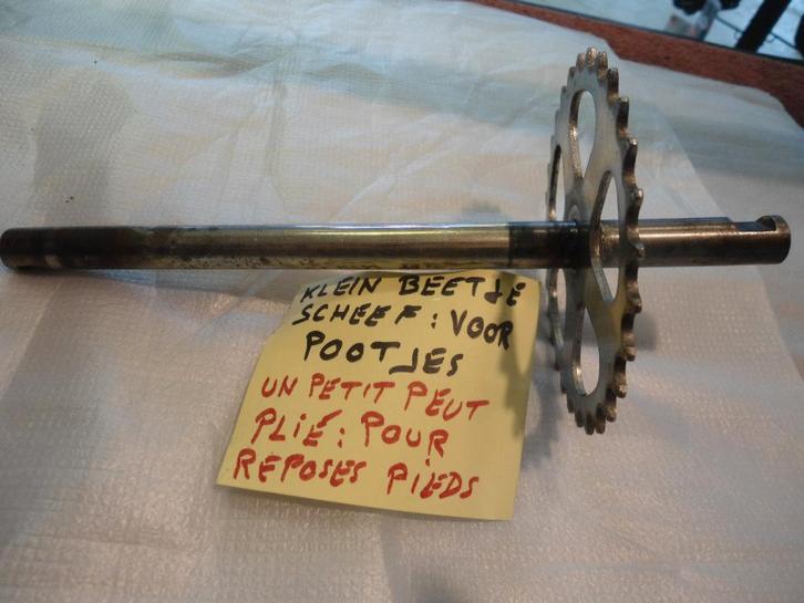 Honda Camino : axe pour reposes pieds, légèrement replié., Vélos & Vélomoteurs, Pièces de cyclomoteur | Général, Comme neuf, Cadre