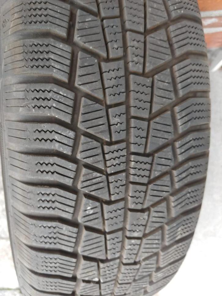 4 winterbanden op velg van VW, Auto-onderdelen, Banden en Velgen, Banden en Velgen, Winterbanden, 15 inch, Personenwagen, Gebruikt