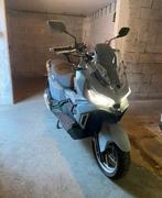 Sym Adx 125cc (COULEUR NARDO), 125 cm³, Comme neuf, Enlèvement, Essence