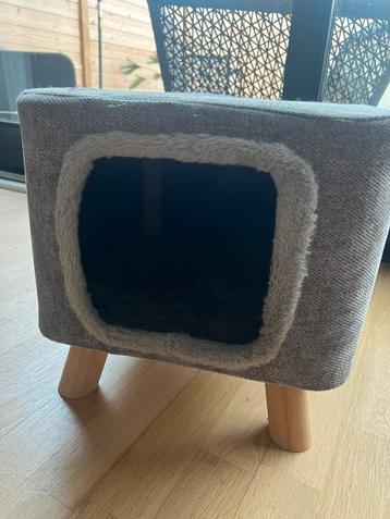 Kattenhuisje beschikbaar voor biedingen