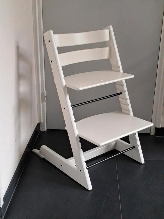 Stokke Tripp Trapp kinderstoel NIEUW MODEL in wit, Kinderen en Baby's, Kinderstoelen, Zo goed als nieuw, Meegroeistoel, Aanschuifbaar