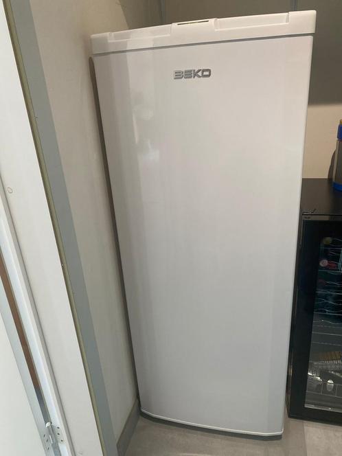 Beko diepvries, Elektronische apparatuur, Vriezers en Diepvrieskisten, Zo goed als nieuw, Vrijstaand, Vrieskast, Ophalen