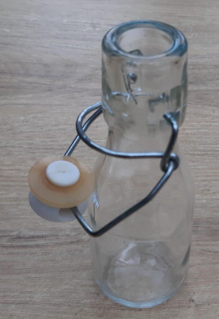 Glazen flesje met afsluitdop, Huis en Inrichting, Keuken | Servies, Glas, Ophalen of Verzenden