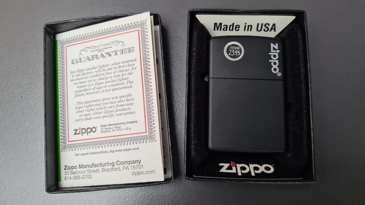zippo mat black, nieuw staat, 218zl - logo, Verzamelen, Rookartikelen, Aanstekers en Luciferdoosjes, Zo goed als nieuw, Aansteker