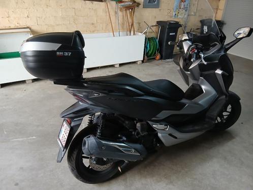 Honda forza 300, Motoren, Motoren | Honda, Particulier, Scooter, 12 t/m 35 kW, 1 cilinder, ABS, LED Verlichting, Traction Control