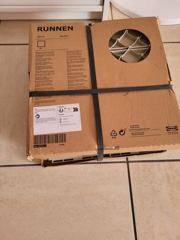 Caillebotis beige en PVC beschikbaar voor biedingen