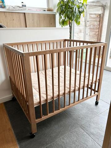 Babybox met boxkleed beschikbaar voor biedingen