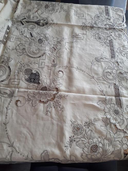 Prachtig geborduurd tafelkleed + servietten  - IN NIEUWSTAAT, Huis en Inrichting, Tafelkleden, Nieuw, Binnen, Ophalen of Verzenden