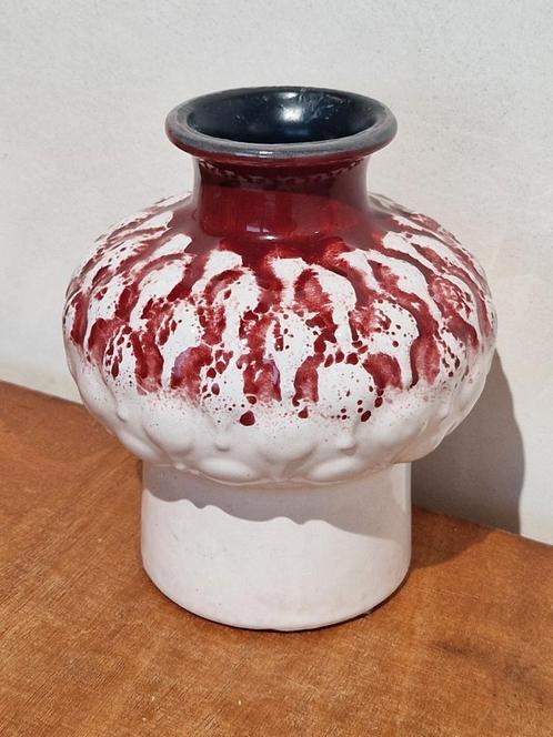 Wit wijn rode kleur vaas uit  GDR gestempeld. Genummerd 3096, Antiek en Kunst, Antiek | Keramiek en Aardewerk, Ophalen of Verzenden