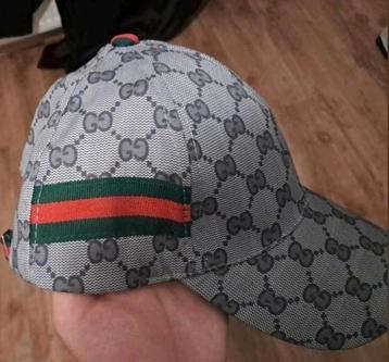 2 nieuwe Gucci-petten. Open voor aanbiedingen beschikbaar voor biedingen